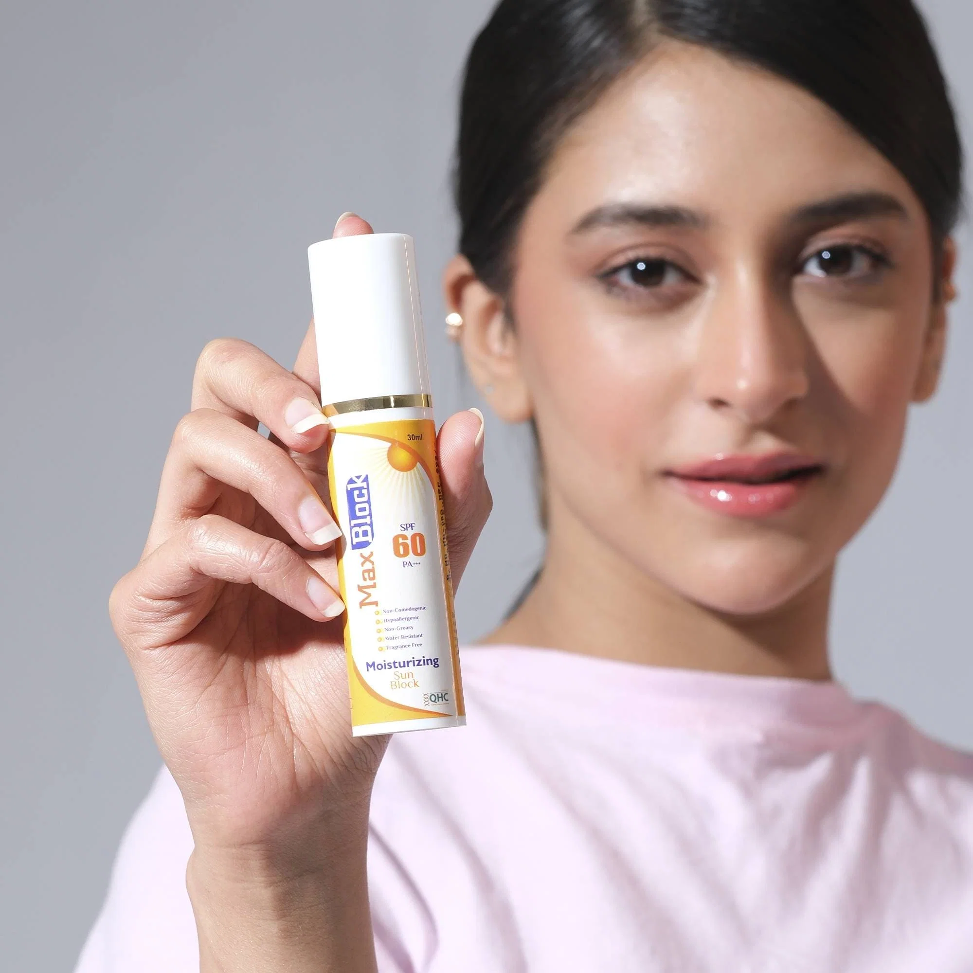 Max block SPF 60 Moisturizing Sunblock - Image 3