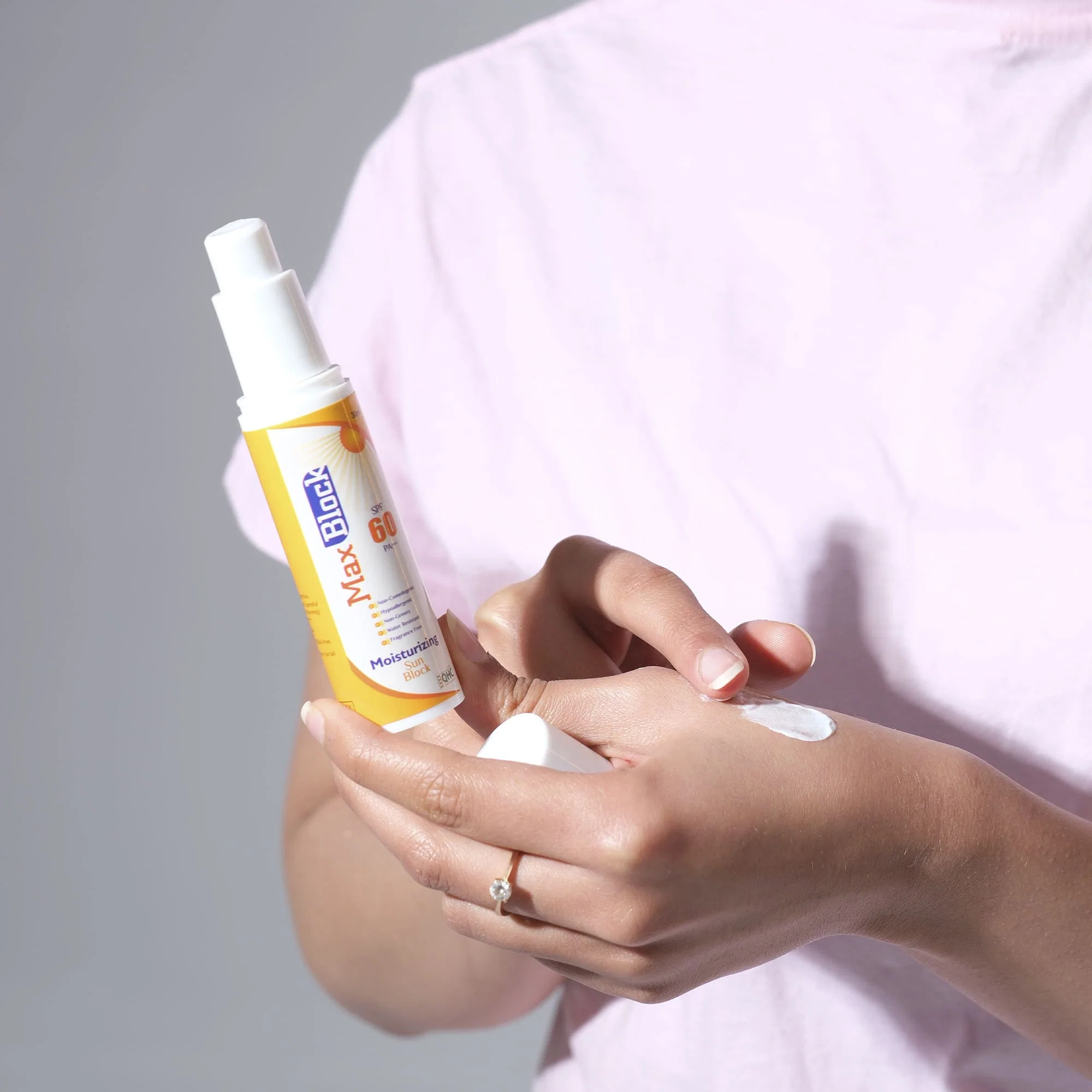 Max block SPF 60 Moisturizing Sunblock - Image 4